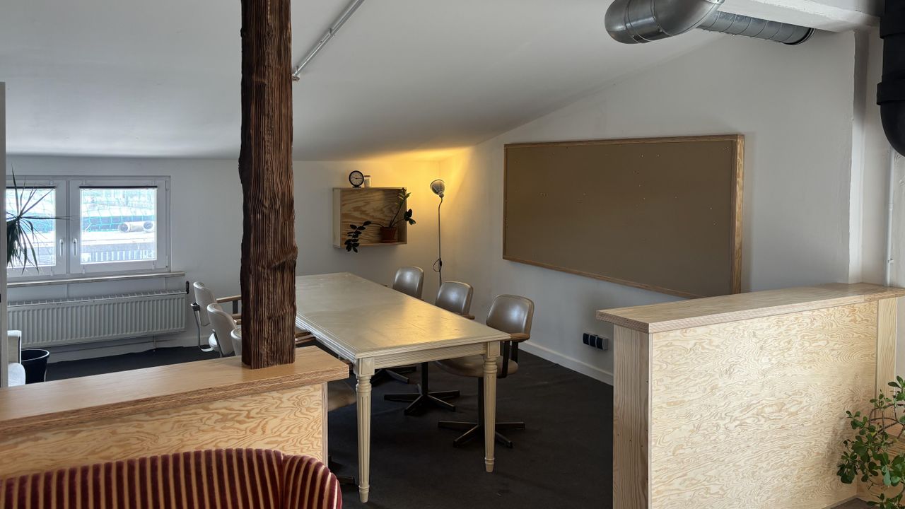 Hamburg Kreatives Meeting Coworking spaces Kleiner Teamraum in bester Atmosphäre image 1