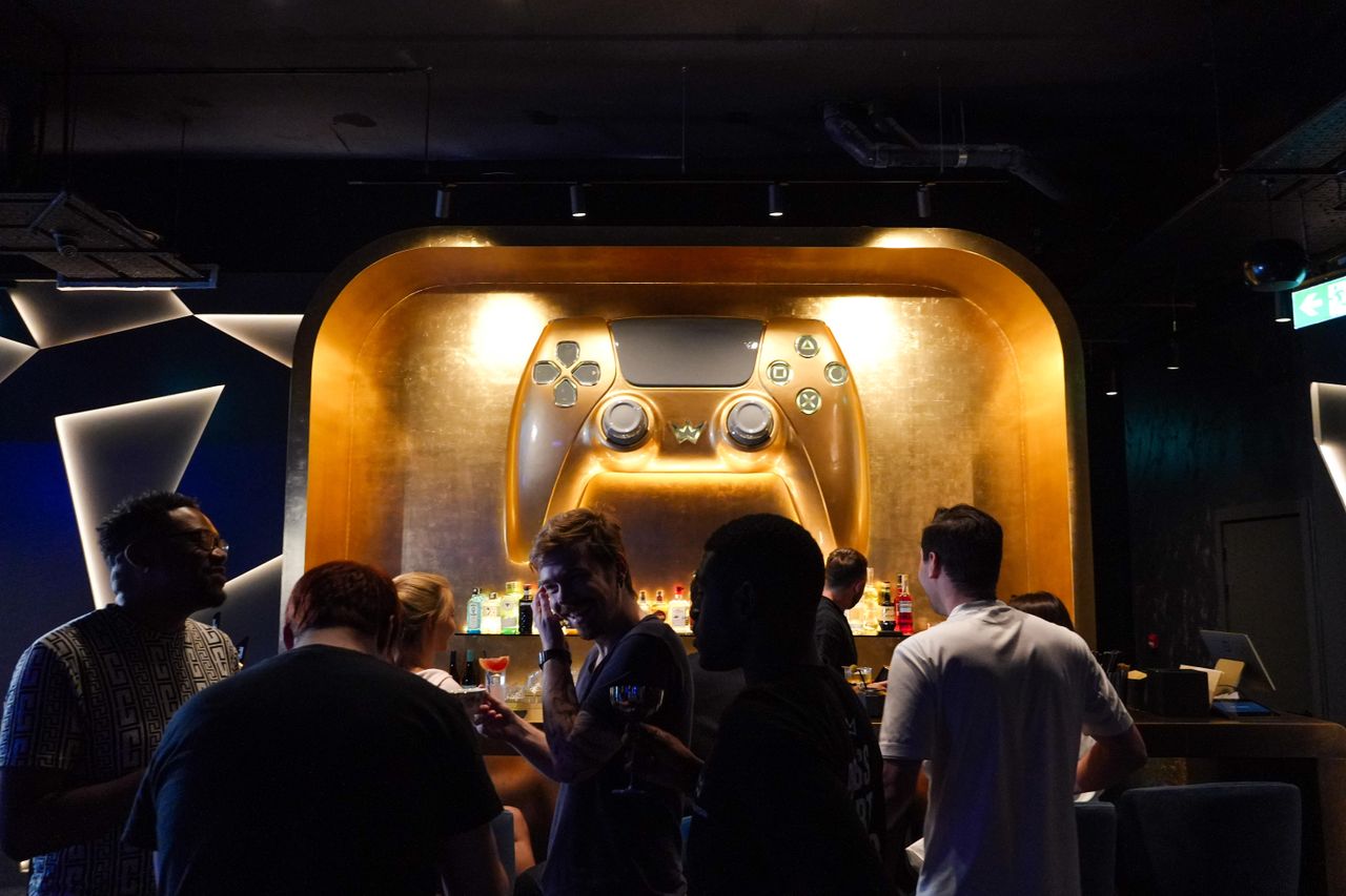 London  Partyraum The Golden Bar Lounge image 0