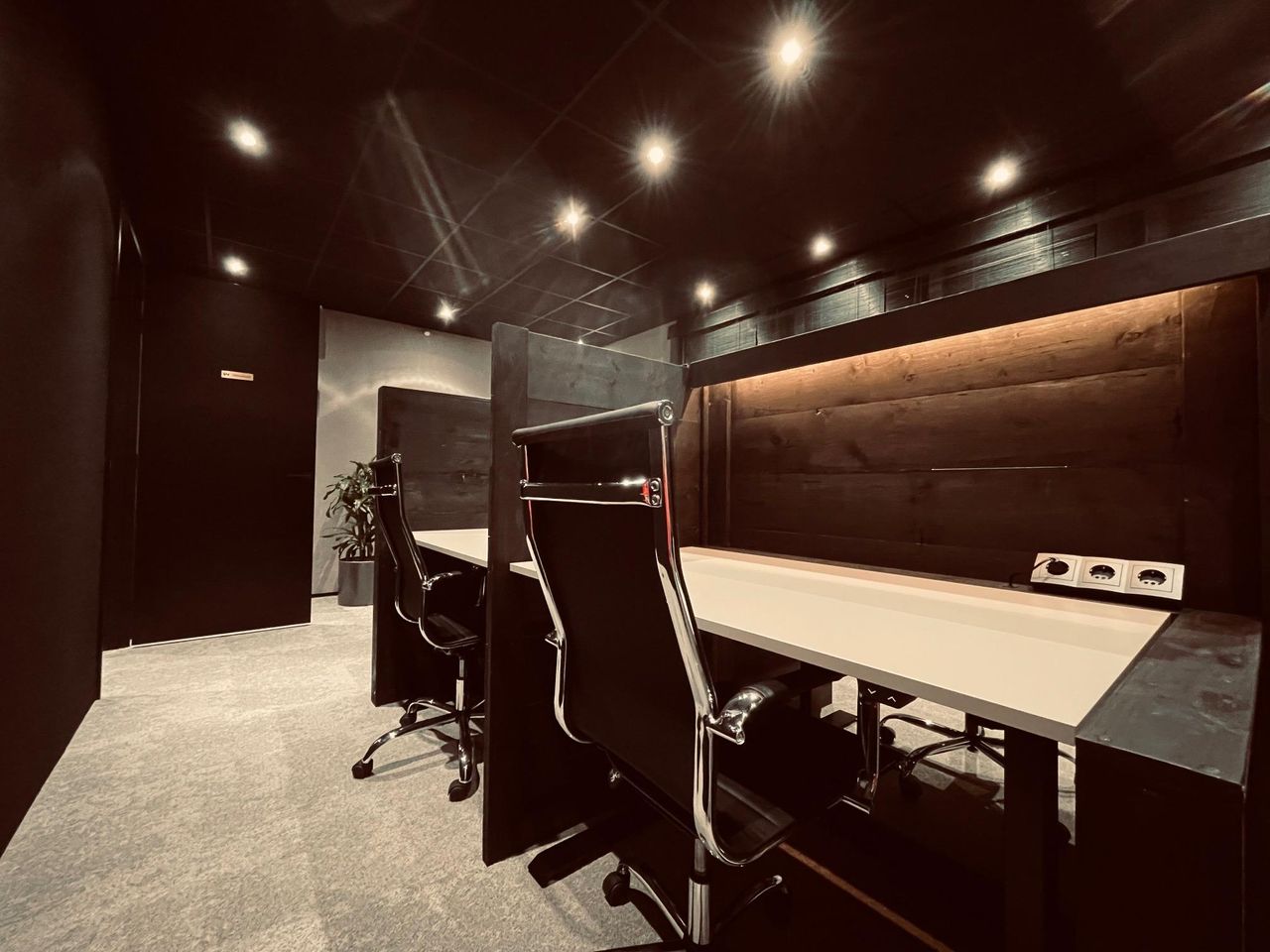 Almere  Office desk Flexibele werkplek image 1