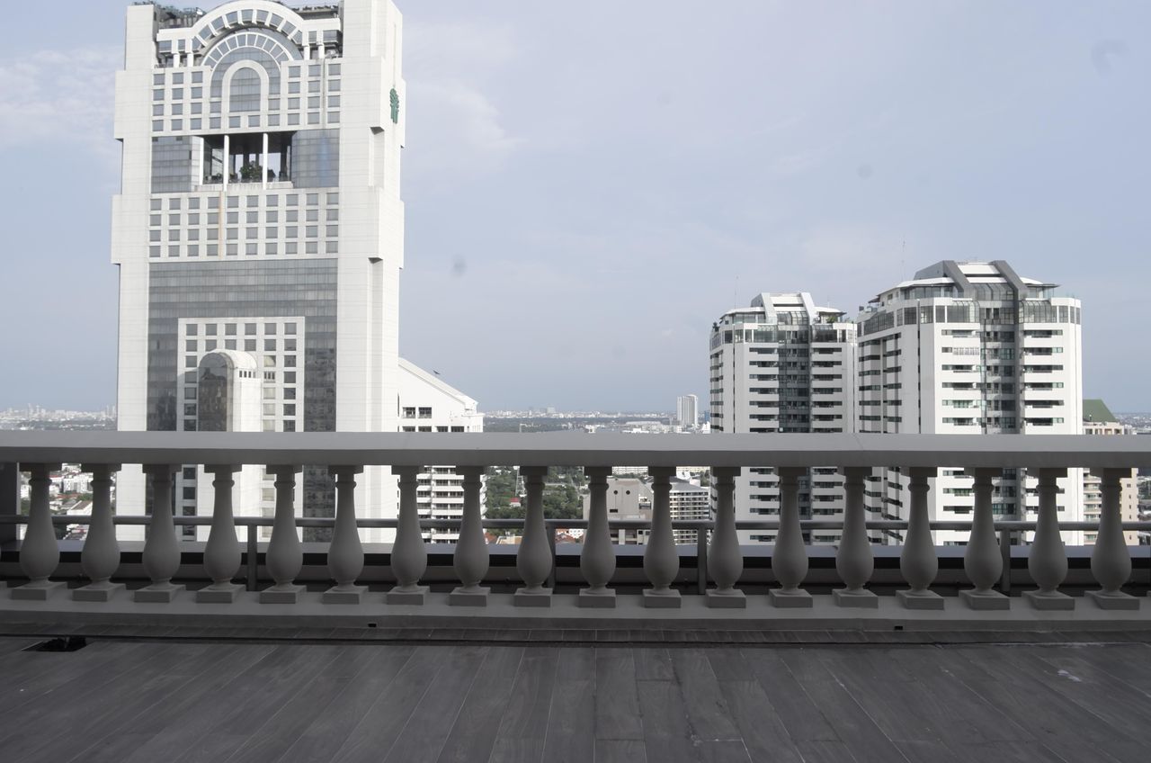 Bangkok  Klassische Outdoor area of the 27th Floor of Kronos Office Building image 0