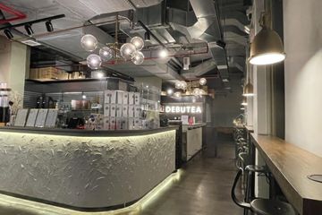 NYC  Café Brooklyn Industrial Modern Cafe with French Windows and Bar image 2