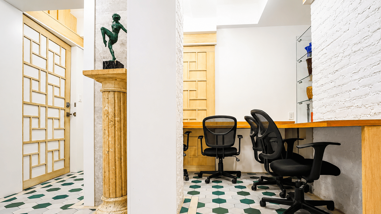 New York  Meeting room The Foyer Alcove image 3