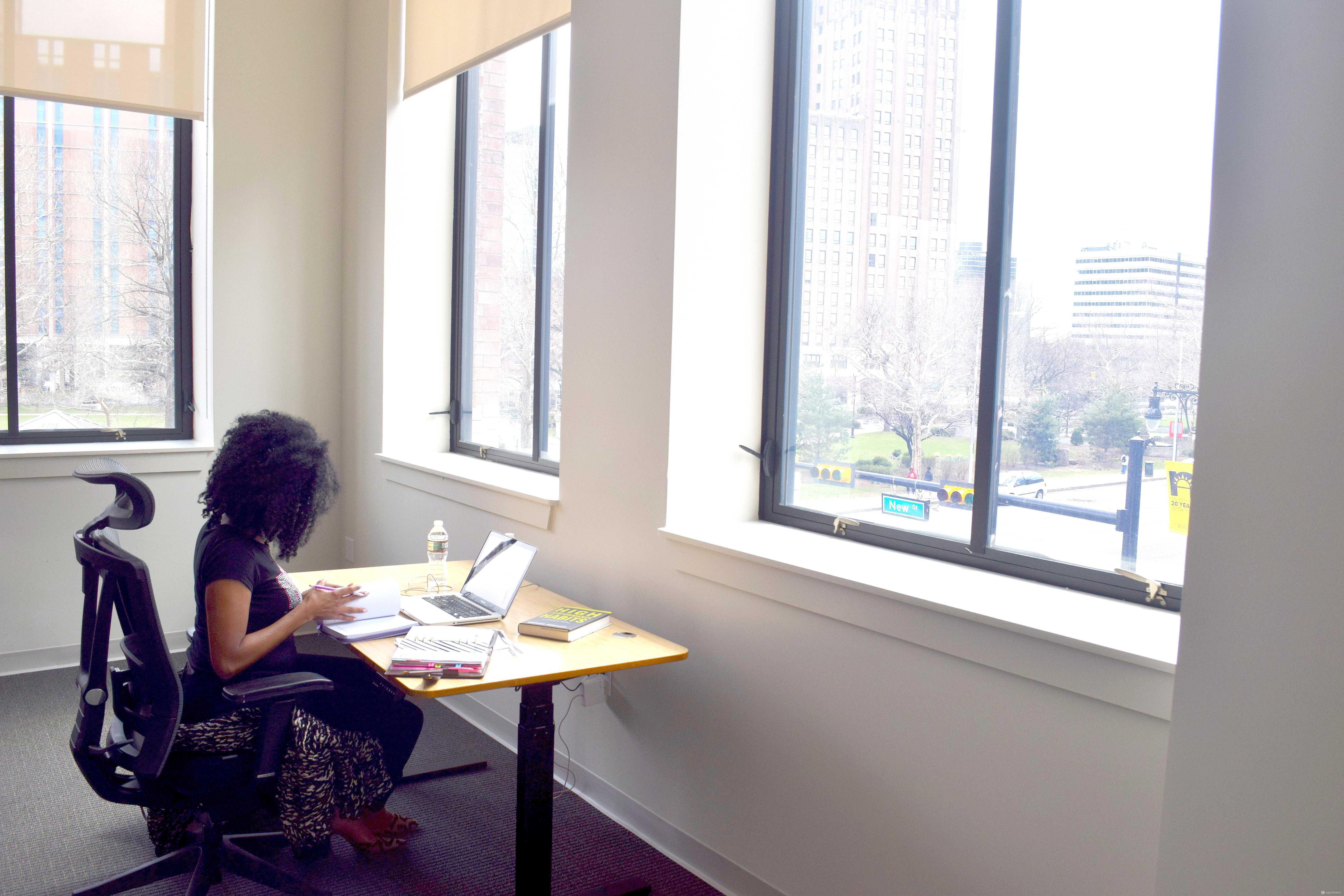 Rent LaunchPad Professional and Collaborative Newark Spacebase