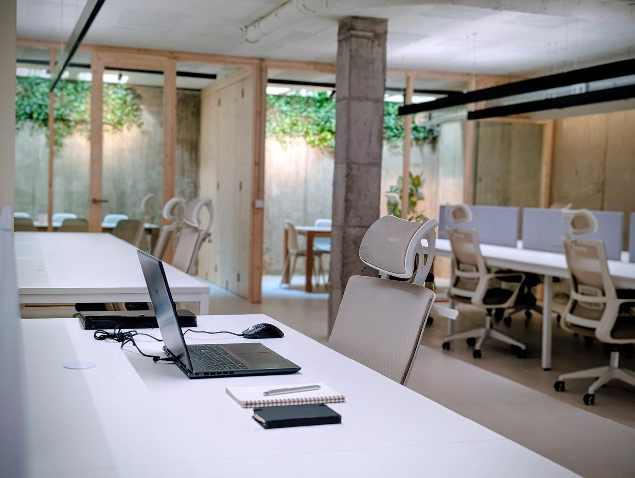 Barcelona  Meeting room FIXED DESK image 6