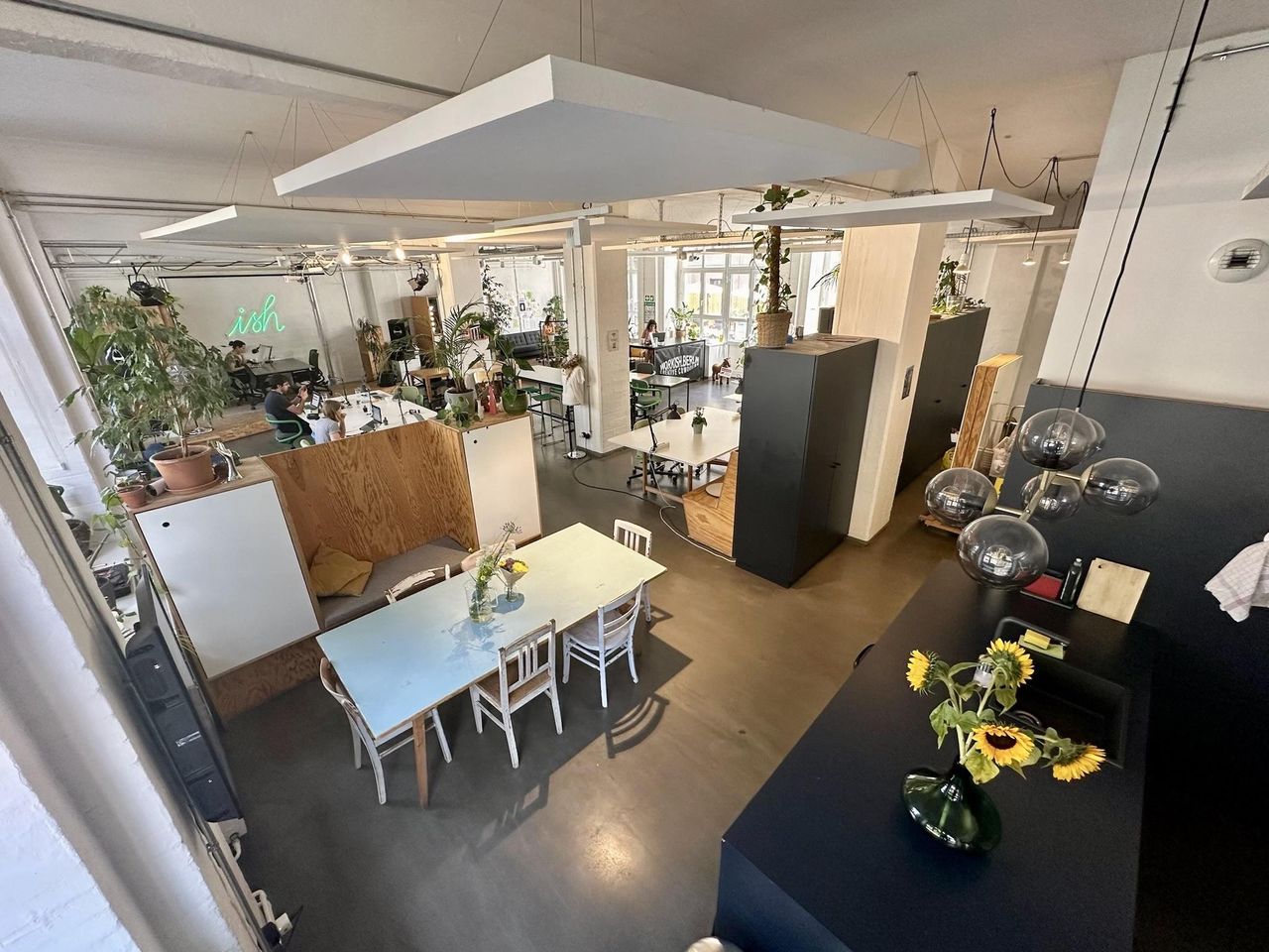 Berlin  Coworking spaces The Hangout image 4