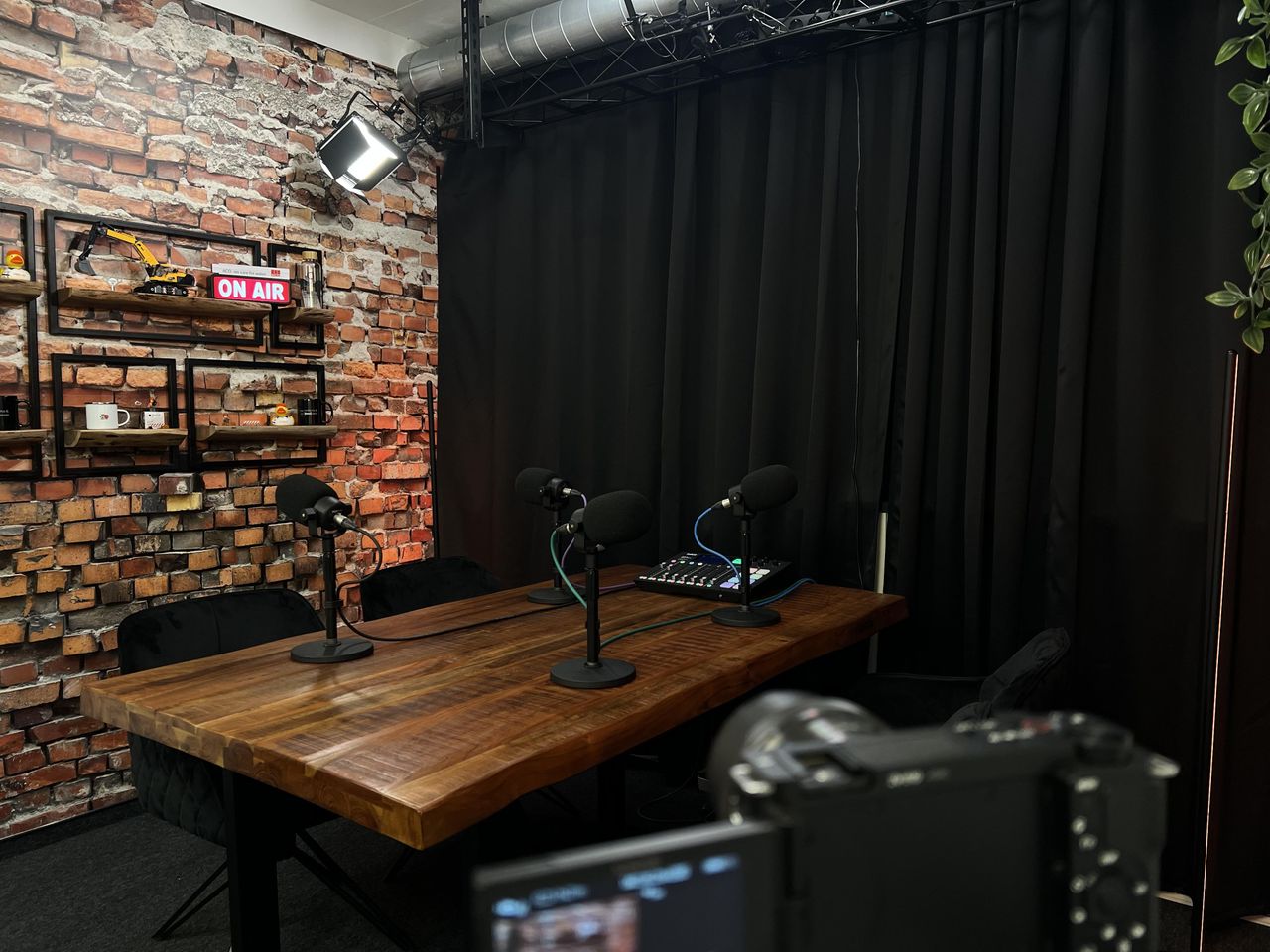 Stuttgart  Tonstudio Studio für Podcast, Audio-/Videoproduktionen - fabjulous.studio image 0