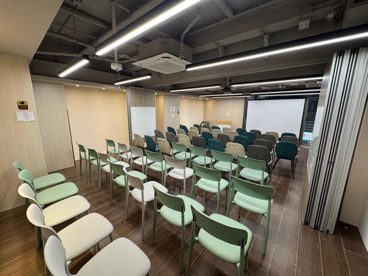 Hong Kong  Meeting room OONIQUE (YMT) Lobby With Window image 1