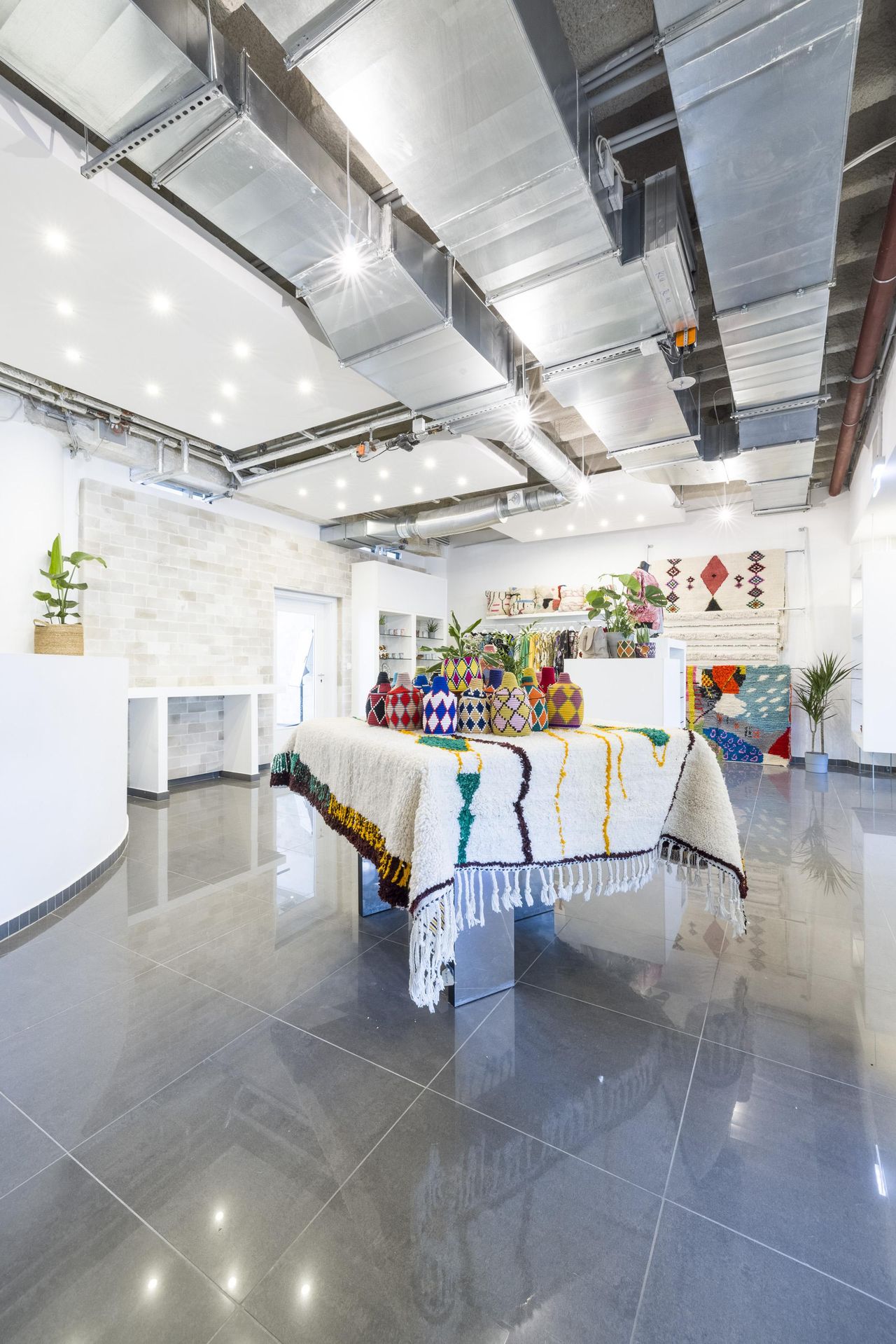 Berlin   @BIKINI Berlin Showroom image 5