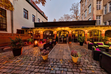 Rest der Welt Geburtstag  Duke Bar image 10