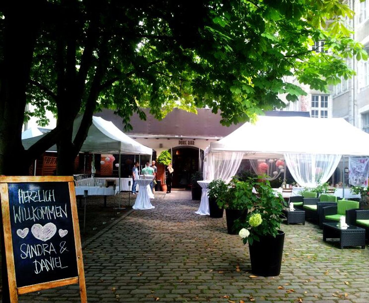 Rest der Welt Geburtstag  Duke Bar image 10