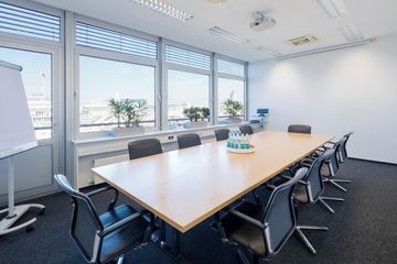 Köln Schulungsräume Meetingraum Moderner und heller Raum 2 image 3