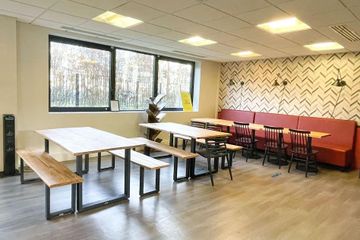 Rueil-Malmaison Coworking spaces Rueil - Espace Bistrot image 1