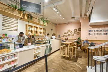 Londen Café Cafe Hire image 2