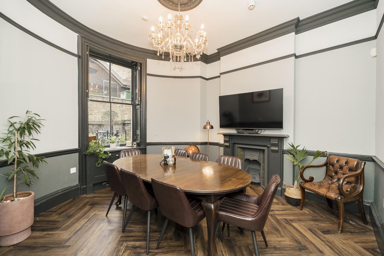 London Coworking Boardroom Boardroom in Fitzrovia – Georgian Meeting Room on Gower Street image 5