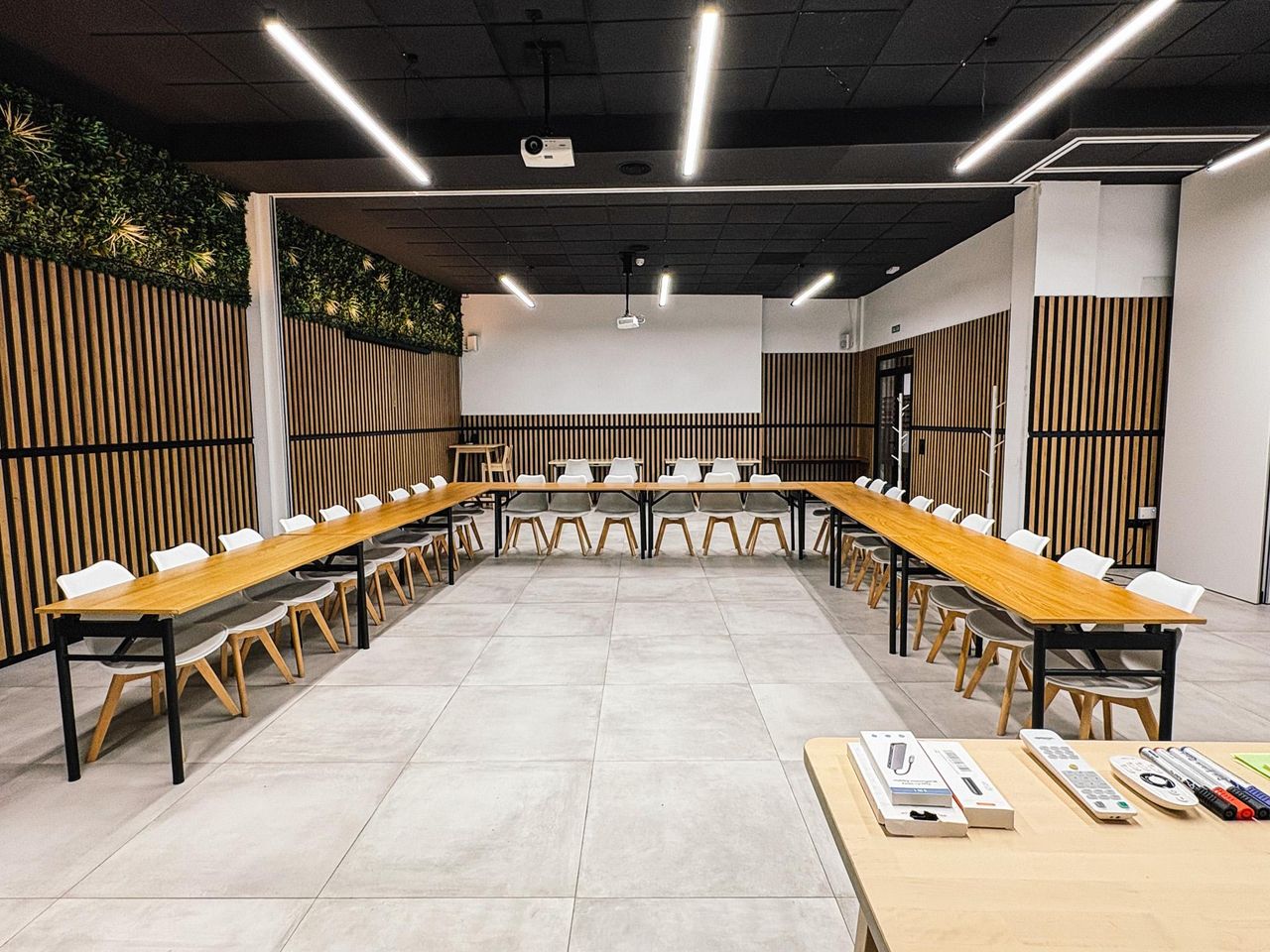 Málaga Mobile Working Konferenzraum Conference Room image 1