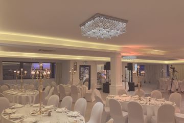 Hamburg Offsite-Meeting Corporate event space Silver Hall image 4