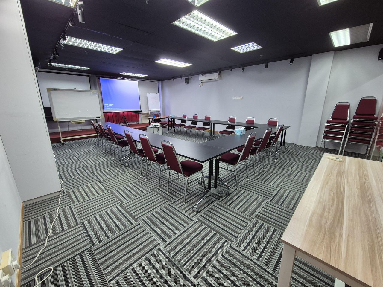 Petaling Jaya Client Meeting Meetingraum Meeting/Training Room for 20 in Phileo Damansara image 5
