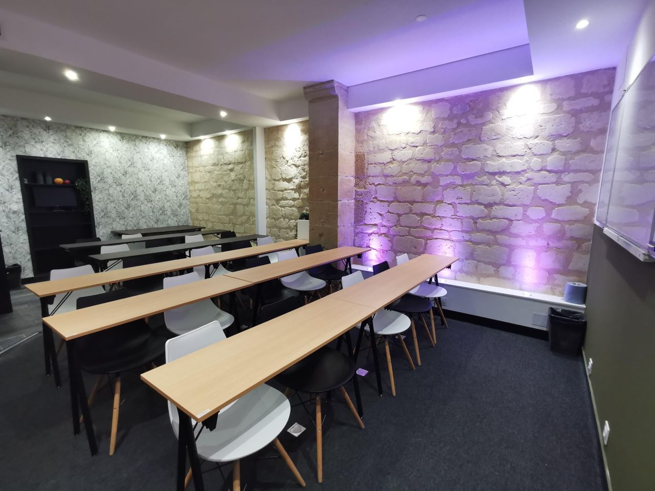 Bordeaux  Coworking space Meeting Room - 13 to 18 pers image 3