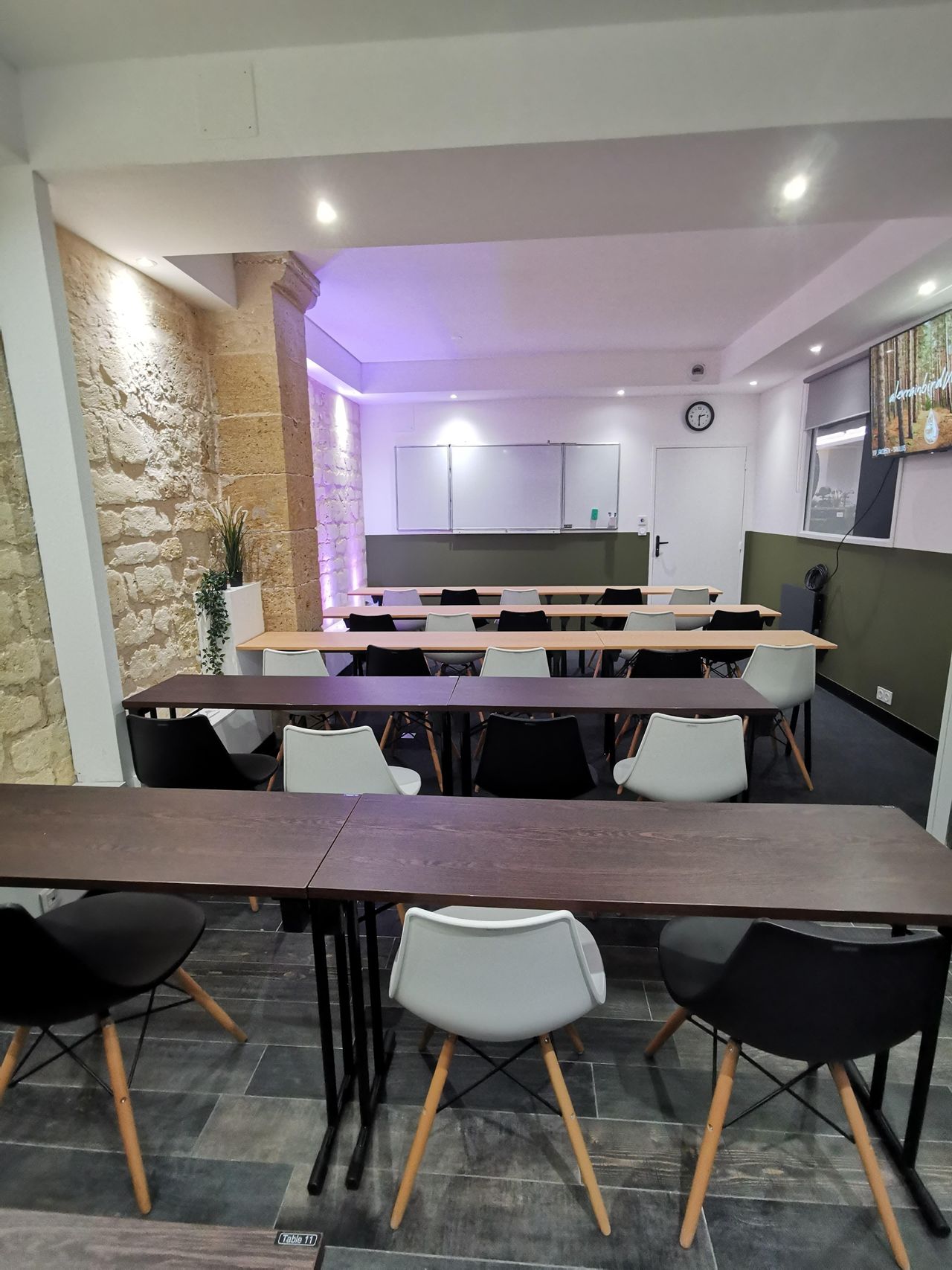 Bordeaux  Coworking space Meeting Room - 13 to 18 pers image 2