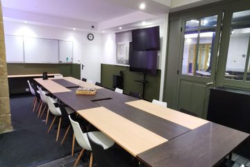Bordeaux Coworking spaces Meeting Room - 13 to 18 pers image 1