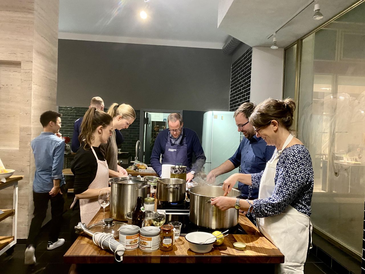 Berlin Offsite Meeting Kitchen studio Noodles Authentic Küchenshowroom image 23