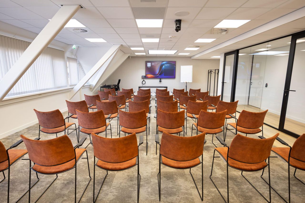 Nunspeet  Conference room 12. Huib van de Vecht - Lezingsruimte image 7