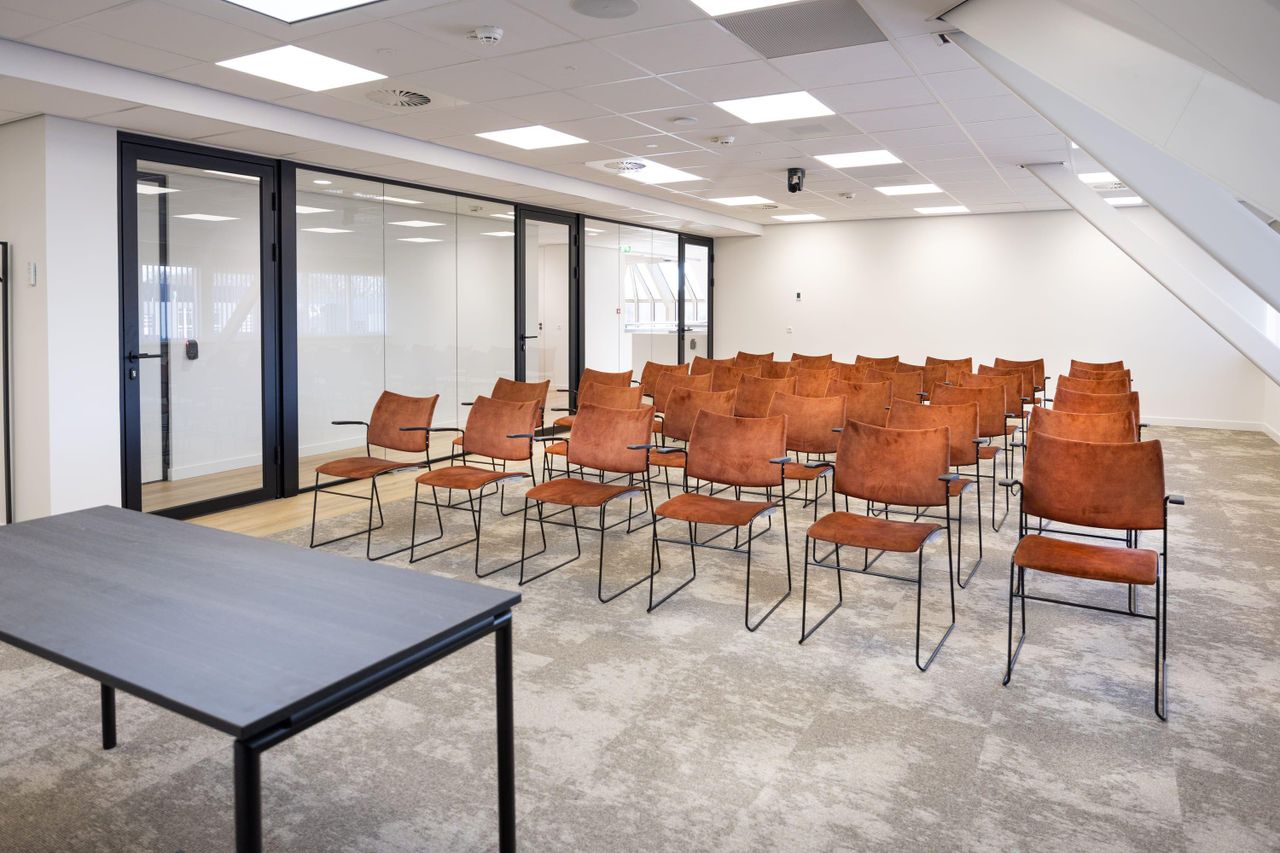 Nunspeet  Conference room 12. Huib van de Vecht - Lezingsruimte image 5