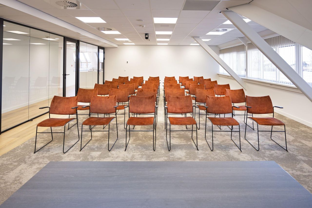 Nunspeet  Conference room 12. Huib van de Vecht - Lezingsruimte image 4