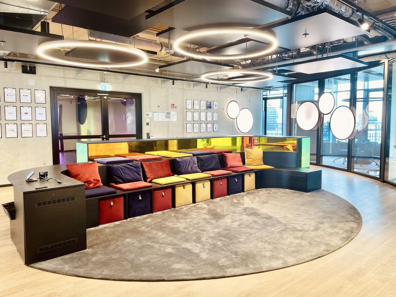 München  Vergaderzalen The Whole Office image 6