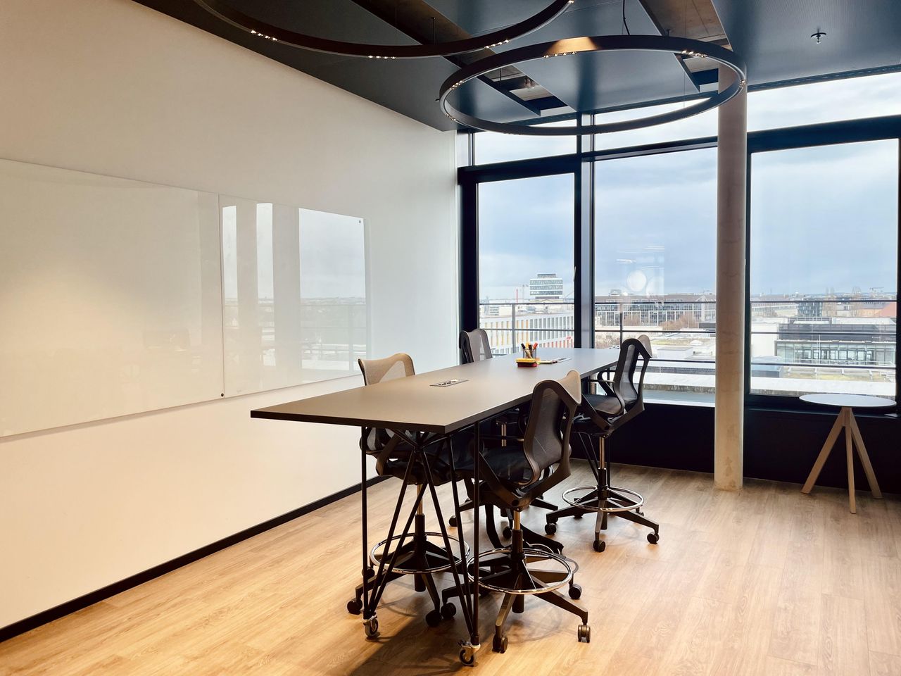 München  Vergaderzalen The Whole Office image 10