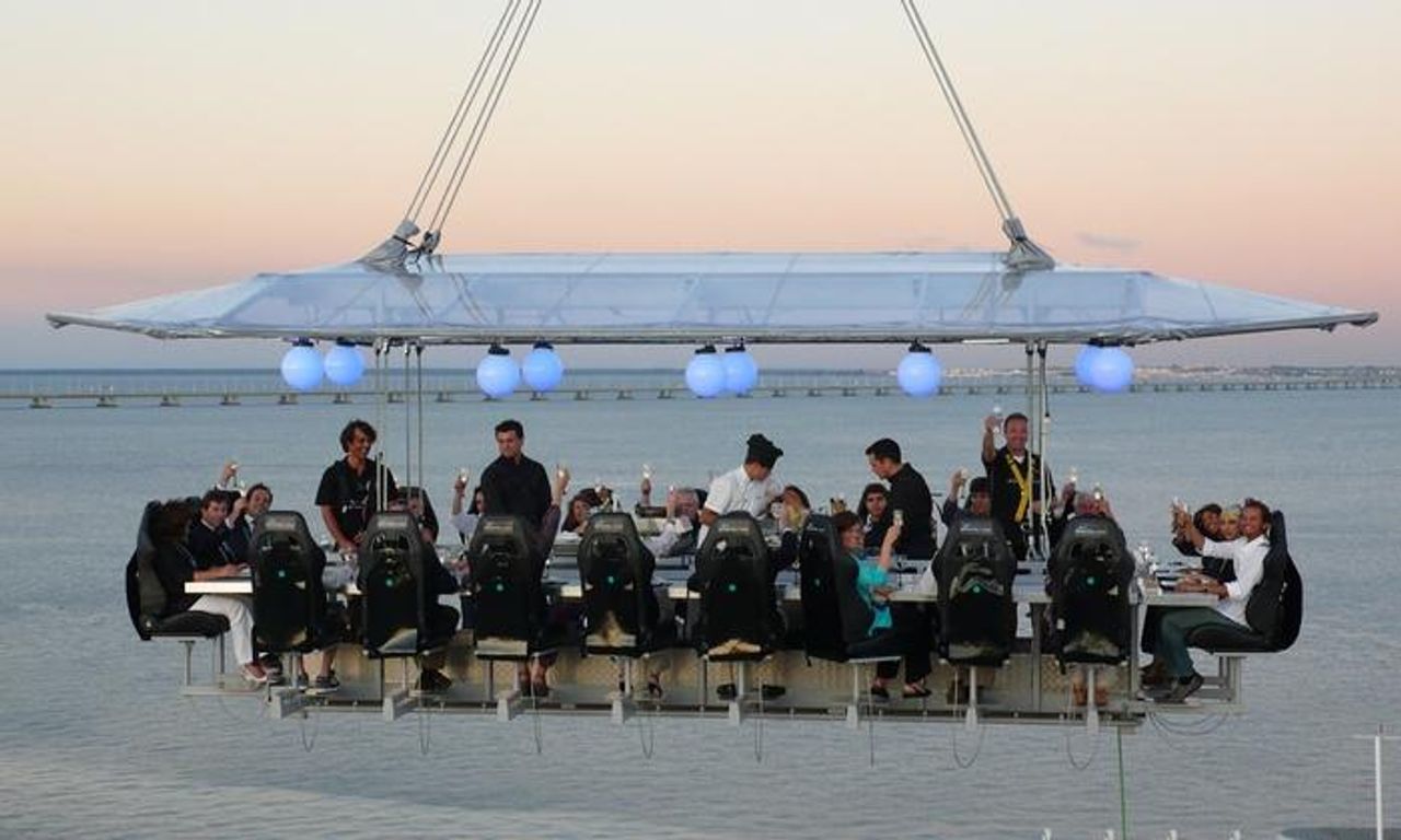 Hamburg corporate event spaces Unusual venue Dinner in the sky image 5