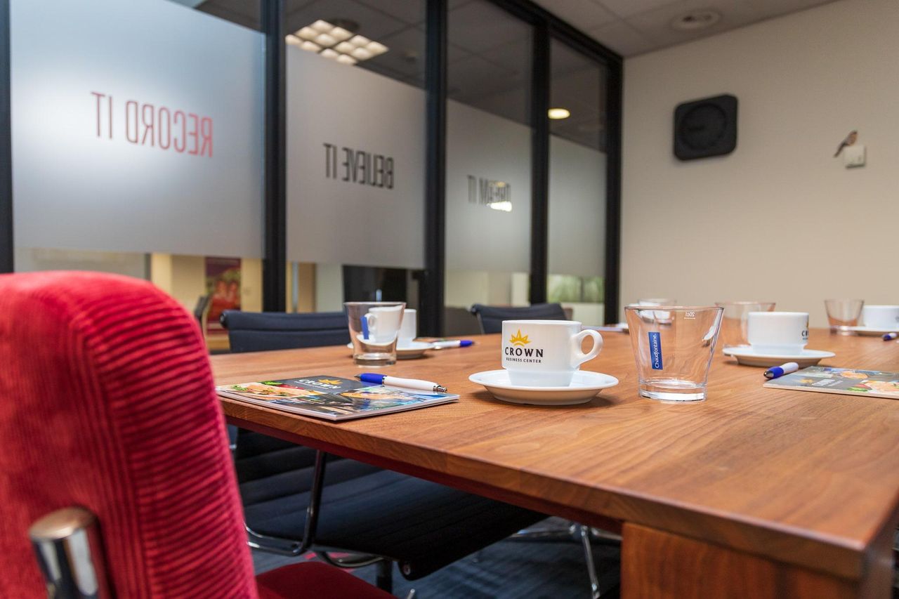 Aalsmeer Klantafspraak Consulting Room Red Room image 4