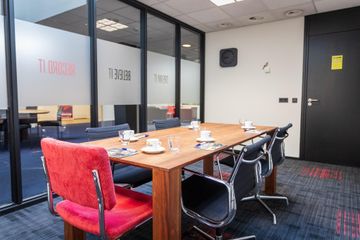 Aalsmeer Klantafspraak Consulting Room Red Room image 5