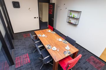 Aalsmeer Klantafspraak Consulting Room Red Room image 2