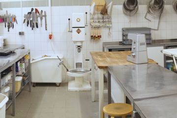 Berlin  Küche Backstube Sarina image 3