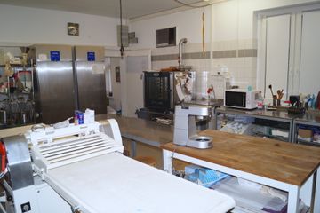 Berlin  Küche Backstube Sarina image 1