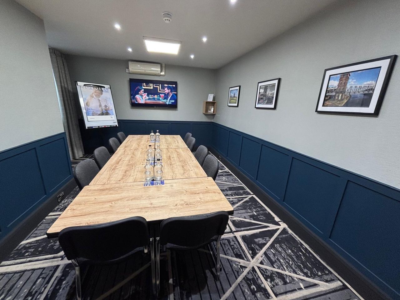 Worsley  Vergaderzalen Williamson or Adamson rooms image 2