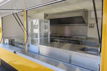 Berlin  Küche FoodTruck image 1