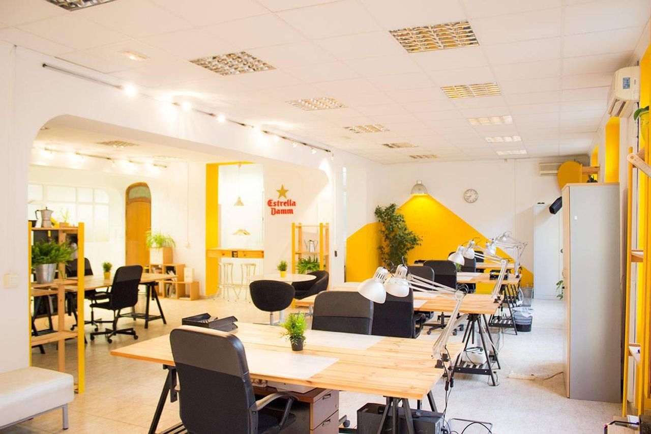 Valencia  Coworking spaces Garage Coworking - Fixed Tables image 0