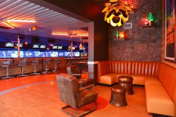 Rest der Welt corporate event spaces Partyraum Ganze Bowlingbahn image 1