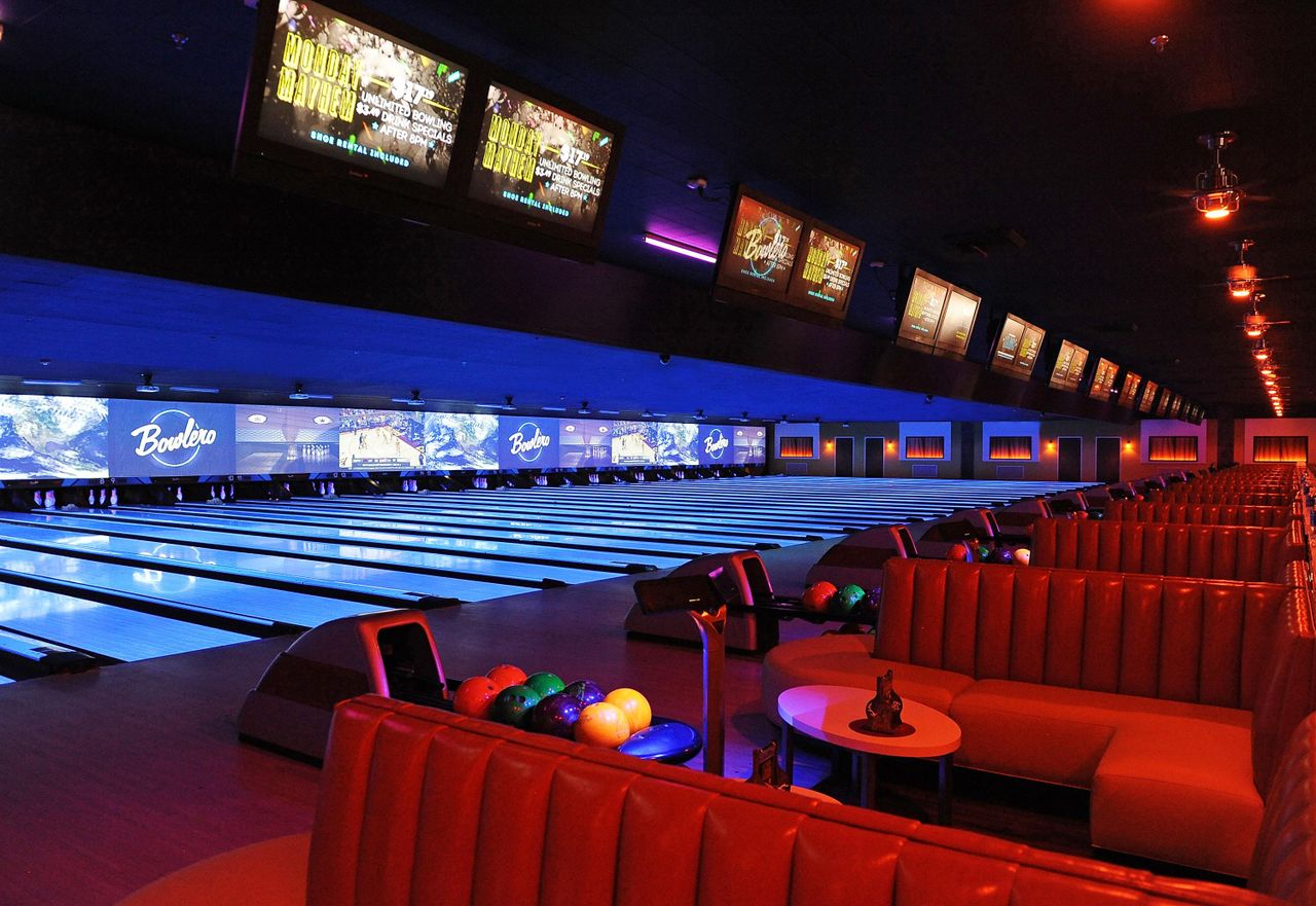 Rest der Welt corporate event spaces Partyraum Ganze Bowlingbahn image 4