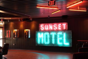 Rest der Welt corporate event spaces Partyraum Ganze Bowlingbahn image 2