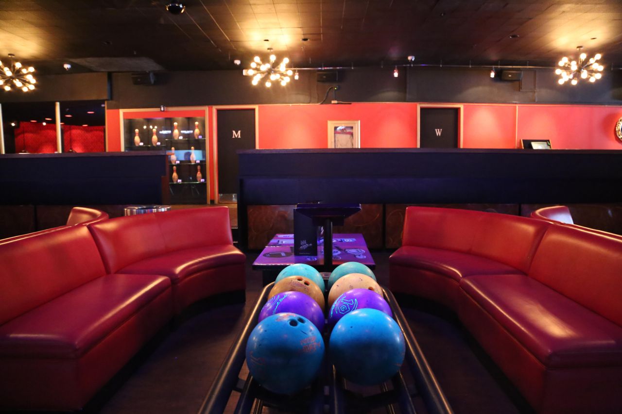 Rest der Welt corporate event spaces Partyraum Ganze Bowlingbahn image 8