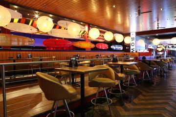 Rest der Welt corporate event spaces Partyraum Ganze Bowlingbahn image 2