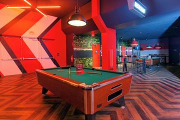 Rest der Welt corporate event spaces Partyraum Ganze Bowlingbahn image 2