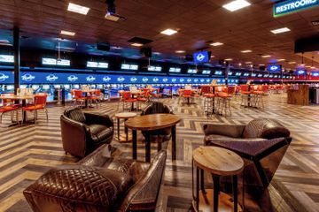 Rest der Welt corporate event spaces Partyraum Ganze Bowlingbahn image 1
