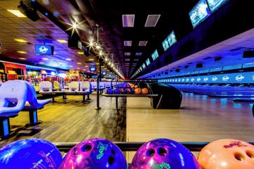 Rest der Welt corporate event spaces Partyraum Ganze Bowlingbahn image 2