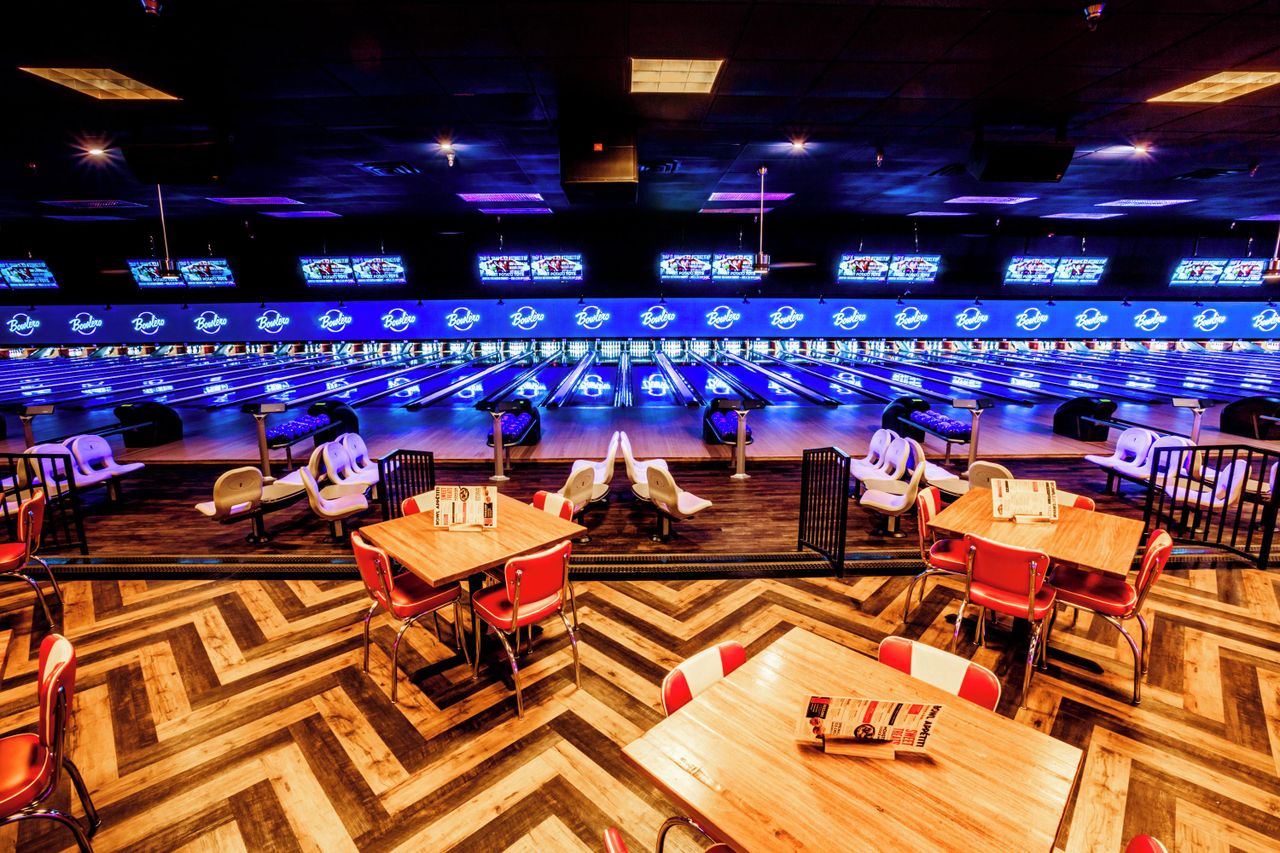 Rest der Welt corporate event spaces Partyraum Ganze Bowlingbahn image 3