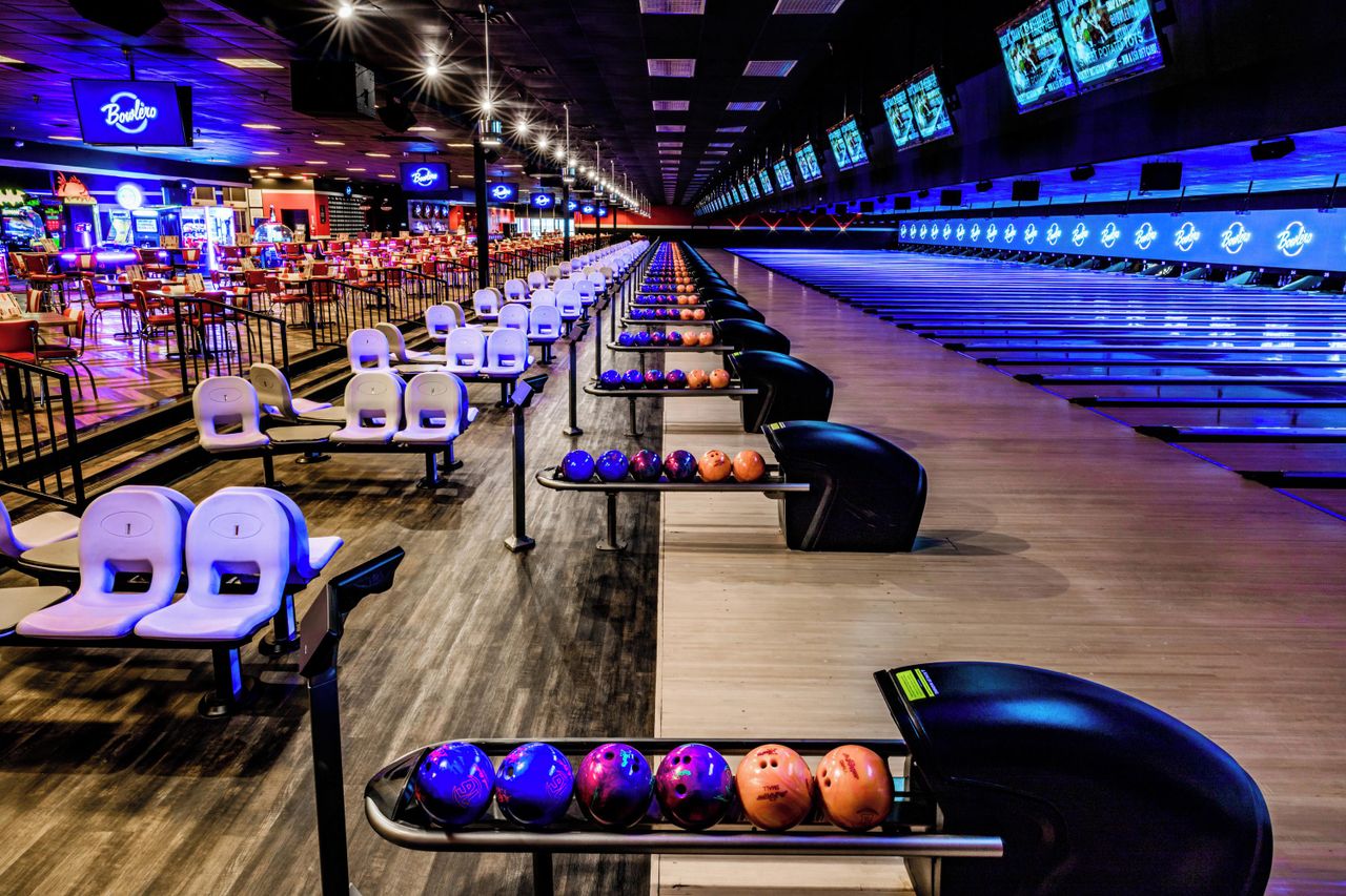 Rest der Welt corporate event spaces Partyraum Ganze Bowlingbahn image 4