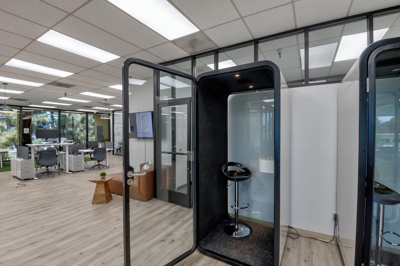 San Jose workshop spaces Coworking space One Piece Work - Palo Alto - Open Meeting Room image 4